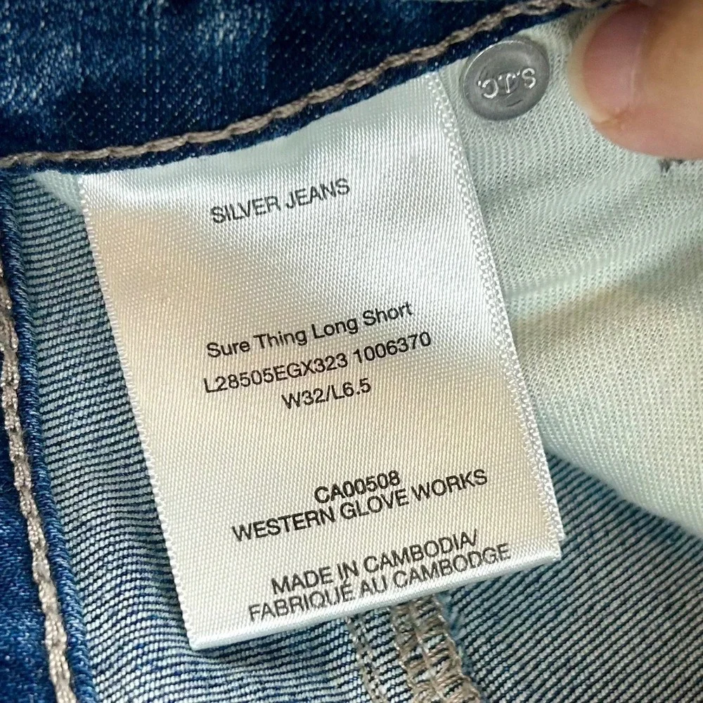 Silver Jeans Co Sure Thing Long Shorts Medium Wash Distressed Raw Hem W32 L6.5
